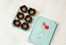 將圖片載入圖庫檢視器 【1/11-1/31預購期間/預計2月25號左右抵達台灣】. 東京人氣伴手禮 TOKYO TULIP ROSE 東京鬱金香 鮮奶油餅乾 比利時巧克力 鐵盒 禮盒 (附 禮紙袋)