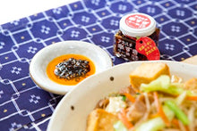 將圖片載入圖庫檢視器 【10/1-10/10預購期間/預計10月25號左右抵達台灣】. 沖繩縣產 哈瓦那辣椒5倍辣度アカハチ唐辛子 大蒜 激辣辣油 35g