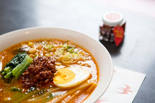 將圖片載入圖庫檢視器 【10/1-10/10預購期間/預計10月25號左右抵達台灣】. 沖繩縣產 哈瓦那辣椒5倍辣度アカハチ唐辛子 大蒜 激辣辣油 35g