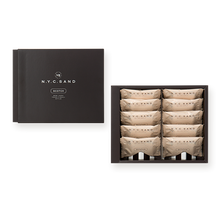 將圖片載入圖庫檢視器 【預購產品/預計4月25號左右抵達台灣】東京超多人排隊的伴手禮 NY CARAMEL SAND NYC紐約焦糖 太妃糖 夾心餅乾 ALMOND SCOTCH(附 禮紙袋)