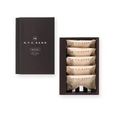 將圖片載入圖庫檢視器 【預購產品/預計4月25號左右抵達台灣】東京超多人排隊的伴手禮 NY CARAMEL SAND NYC紐約焦糖 太妃糖 夾心餅乾 ALMOND SCOTCH(附 禮紙袋)