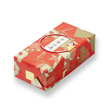 將圖片載入圖庫檢視器 ☆現貨(24小時內出貨) 京都名店 長岡京小倉山荘 日本跨年版本 2025年をぐら山春秋 千年之壽 伴手禮 禮盒 (附 禮紙袋)