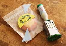 將圖片載入圖庫檢視器 【9/5~9/20預購期間 / 預計12月20號左右抵達台灣】100年歷史印章廠商SANBY x 日本郵局合作產品 日本製「小叮噹 哆啦A梦 日期戳章」