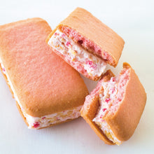將圖片載入圖庫檢視器 ☆現貨(24小時內出貨). 福岡縣博多風美庵 甘王草莓 夾心餅乾 盒裝 (附禮紙袋)