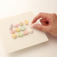 將圖片載入圖庫檢視器 【3/13-3/31預購期間/預計4月15號左右抵達台灣】. 1803年創業 京都市京菓子廠商 亀屋良長  「和三盆糖宝袋 京都SOU・SOU 聯名產品 」(附 1個SOU・SOU的伊勢木綿材的小袋)