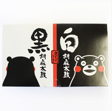 將圖片載入圖庫檢視器 【預購產品】 熊本縣廠商あんたがたどこさ 熊本熊 胡麻太鼓仙貝 (白 / 黒) 六個