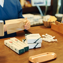 將圖片載入圖庫檢視器 【12/2-12/9預購期間/預計12月20號左右抵達台灣】. 手工焦糖專門店 東京Number Sugar 手工焦糖牛奶糖 禮盒盒裝 (附 禮袋)