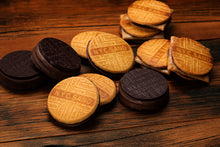 將圖片載入圖庫檢視器 ☆現貨(24小時內出貨). 東京超多人排隊的伴手禮 NY CARAMEL SAND NYC紐約焦糖夾心餅乾 冬天季節限定販售 4種口味組合 盒裝 (附 禮紙袋)