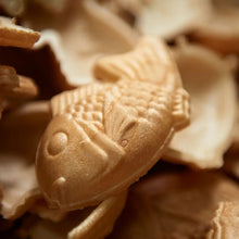 將圖片載入圖庫檢視器 【12/12-12/15預購期間 / 預計12月31號左右抵達台灣】 1885年創業 福岡縣 林久右衛門 東京國立博物館聯名鰹節専門店:富嶽三十六景圖x鯛最中湯品 鐵盒