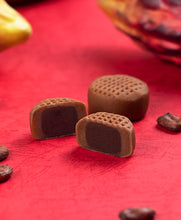 將圖片載入圖庫檢視器 【預購產品/預計2月5號左右抵達台灣】  1956年創業 愛媛県瀬戸内銘菓 奶油蛋黃餡饅頭 迷你母惠夢
