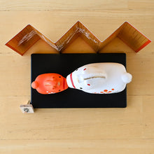 將圖片載入圖庫檢視器 ☆現貨(24小時內出貨) 陶器名產 愛知縣瀬戸市 藥師窯  招福開運擺飾 錦彩招福馬 2026年 馬年 錦彩招福午(紅白・小)
