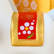 將圖片載入圖庫檢視器 ☆現貨(24小時內出貨) 陶器名產 愛知縣瀬戸市 藥師窯  招福開運擺飾 錦彩招福馬 2026年 馬年 錦彩招福午(附 破魔矢)
