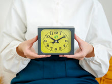 將圖片載入圖庫檢視器 【1/22-1/31預購產品/預計5月31號左右抵達台灣】JR東日本公司許諾授權產品　JR東日本綠色車站時鐘特刊：造型鬧鐘(2種發車鈴聲)
