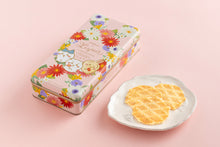 將圖片載入圖庫檢視器 【預購產品/預計1月31號左右抵達台灣】  神戶銘菓 神戶風月堂Lespoir：花花鐵盒  CHIIKAWA吉伊卡哇聯名 香草奶油薄餅 24入 鐵盒 (附禮袋)
