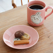 將圖片載入圖庫檢視器 ☆現貨(24小時內出貨). 日本吉伊卡哇Chiikawa 日本製 瓷器 花園餐具 陶瓷馬克杯&amp;雷射切割杯墊 組合 300ml
