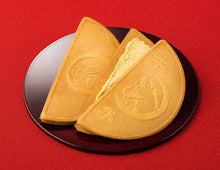 將圖片載入圖庫檢視器 【10/28-11/10預購期間/預計11月30號左右抵達台灣】鎌倉五郎本店 2026年跨年限定販售 鎌倉半月&amp;巧克力夾心餅乾  馬年 福盒裝14袋入
